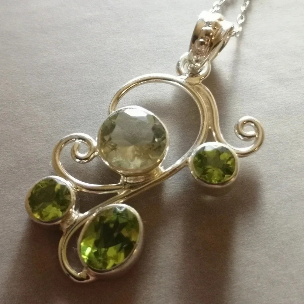 🌿 Vintage Peridot & Sterling Silver Whimsical Swirl Pendant